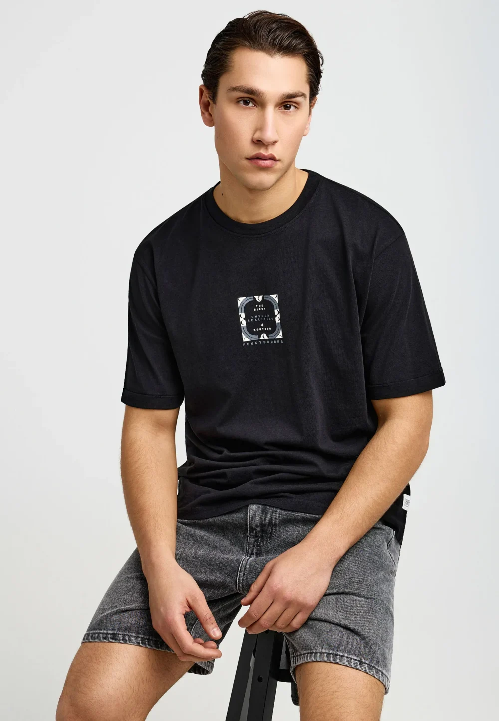 Ανδρική μπλούζα κοντό μανίκι και τύπωμα- BLACK