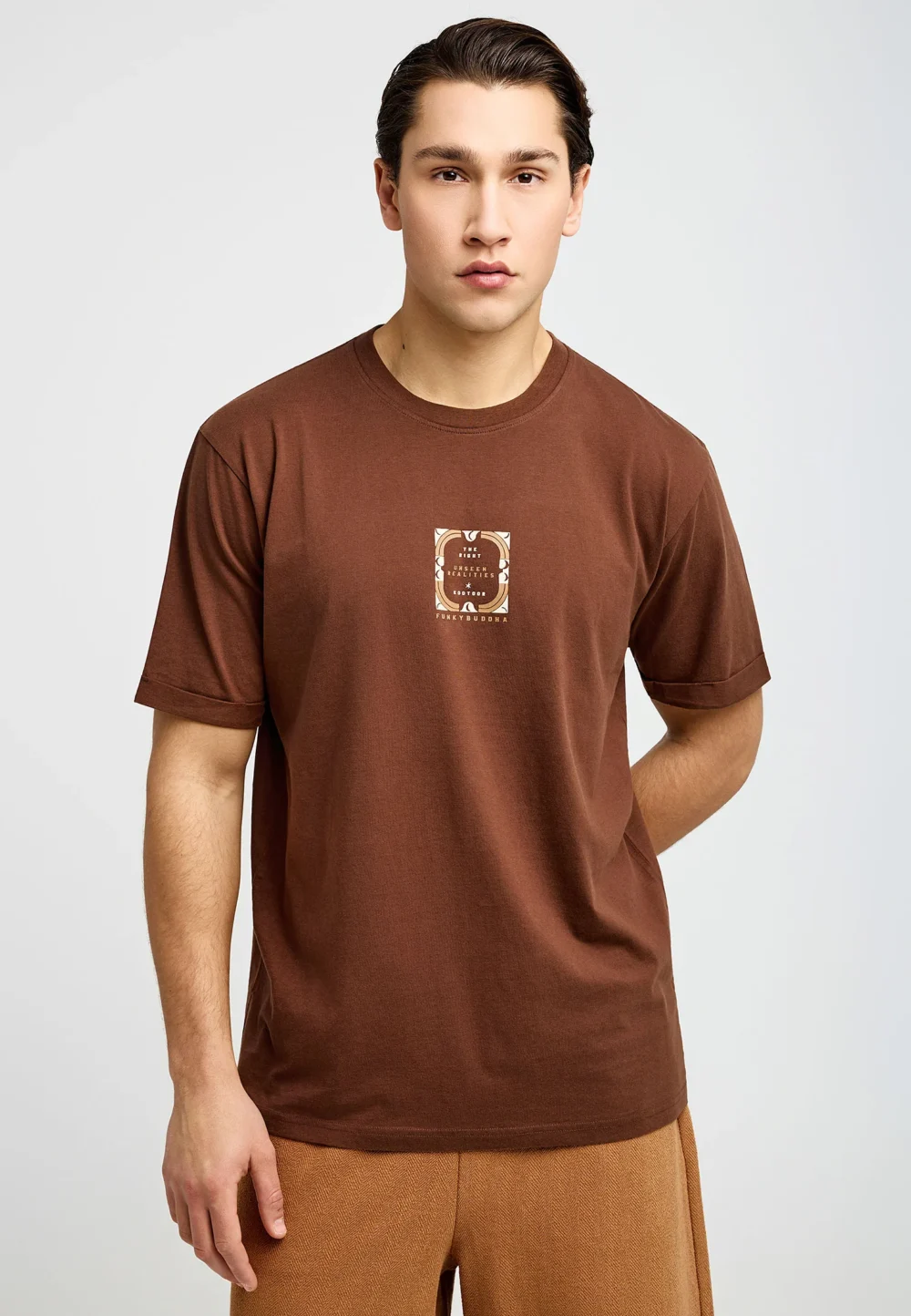 Ανδρική μπλούζα κοντό μανίκι και τύπωμα- BRUNETTE