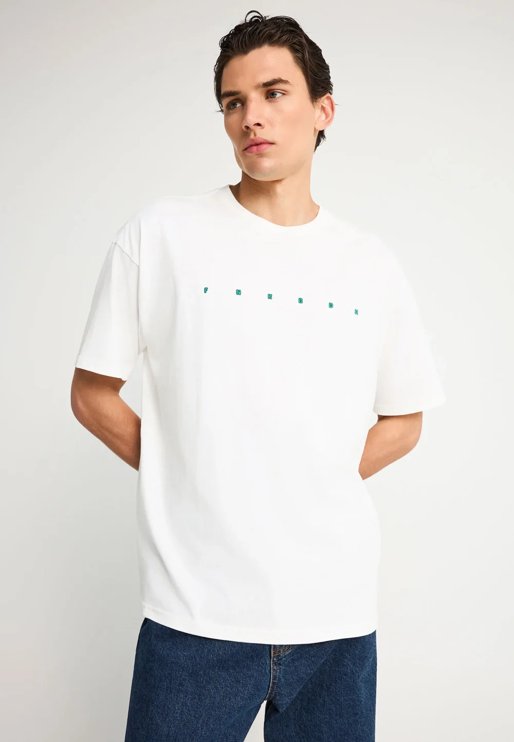 Ανδρικό oversized t-shirt με τύπωμα στην πλάτη- OFF WHITE